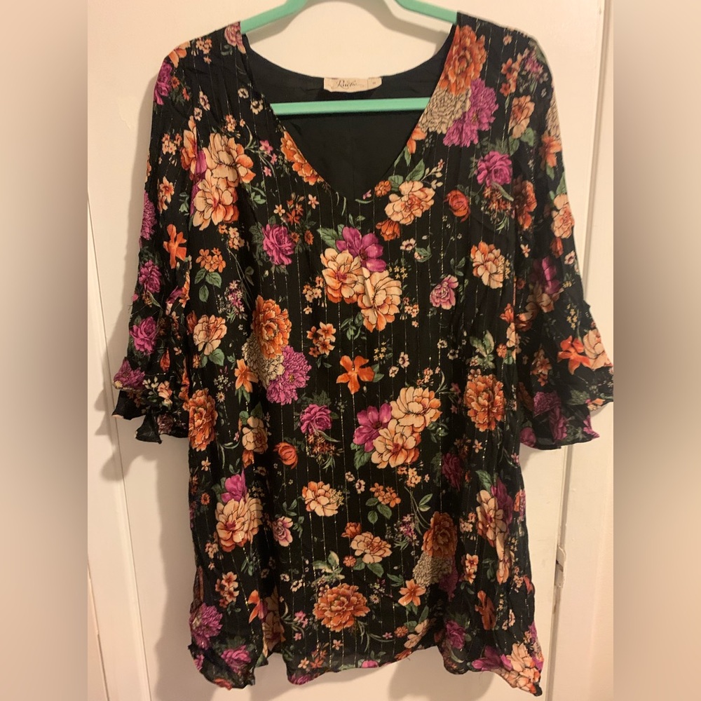 Size small Ruche floral shift minidress with flared 3/4 sleeves